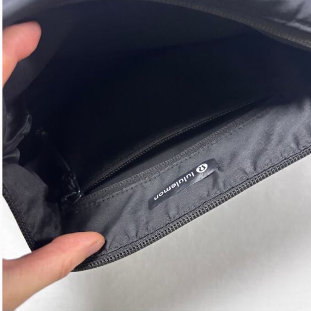 lululemon Everywhere Crossbody Bag Black Silver Metal Hardware Water Repellent - Picture 14 of 15